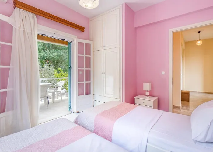 The 2 Apartament